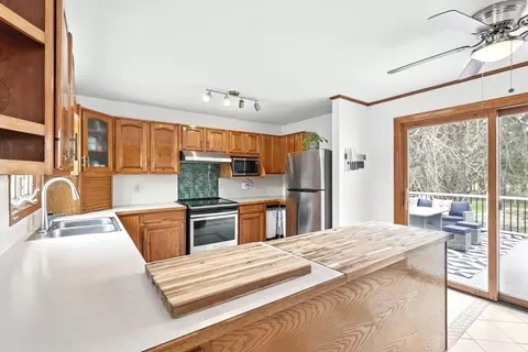 16 Pomeroy Meadow Rd, Easthampton, MA 01027 photo 8