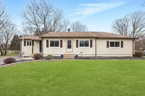 16 Pomeroy Meadow Rd, Easthampton, MA 01027