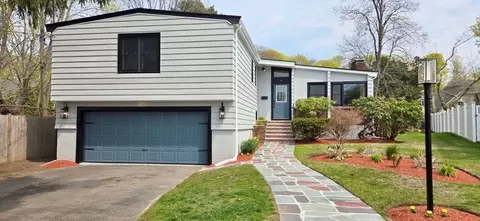 7 Robin Ln, Swampscott, MA 01907