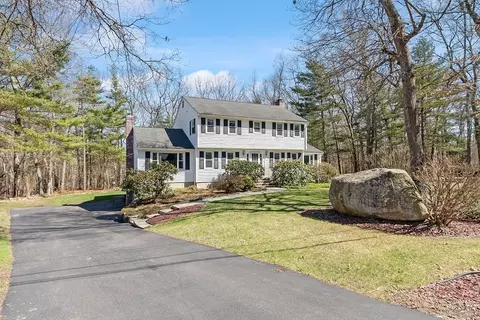 42 Lovett Ln, Chelmsford, MA 01863