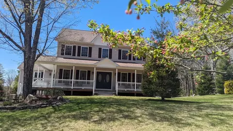 105 Allen Hl, Brimfield, MA 01010