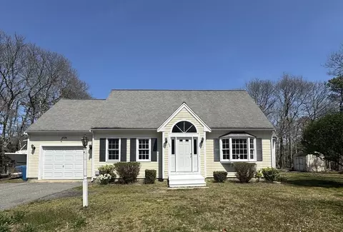 136 Ashumet Rd, Falmouth, MA 02536