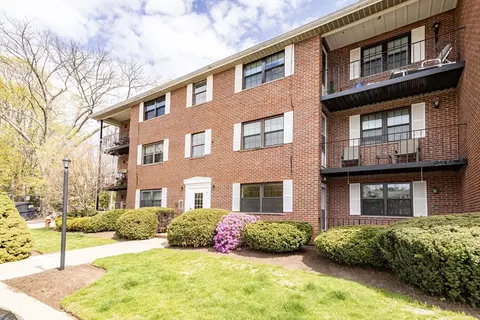 360 Neponset St #703, Canton, MA 02021