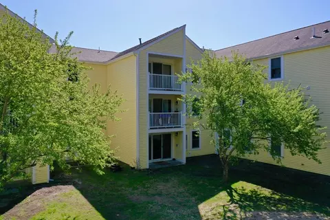 5 Marc Dr #5B-2, Plymouth, MA 02360