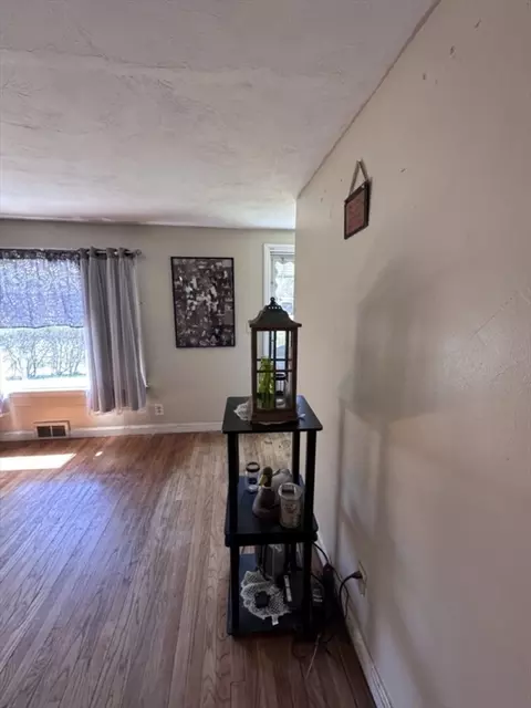 26 Miner St, Springfield, MA 01109 photo 11