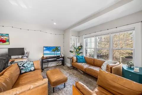 186 Havre St #1, Boston, MA 02128