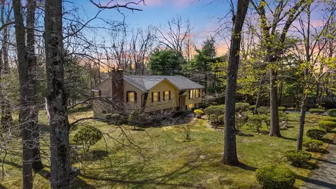 11 Strawberry Hill Ln, Danvers, MA 01923