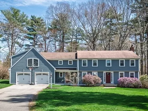 83 Postgate Rd, Hamilton, MA 01982