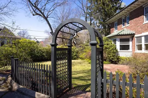 87 Crowninshield Rd, Brookline, MA 02446 photo 24
