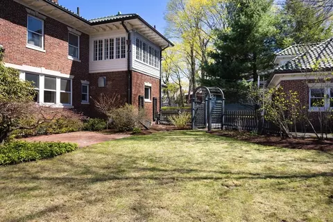 87 Crowninshield Rd, Brookline, MA 02446 photo 25