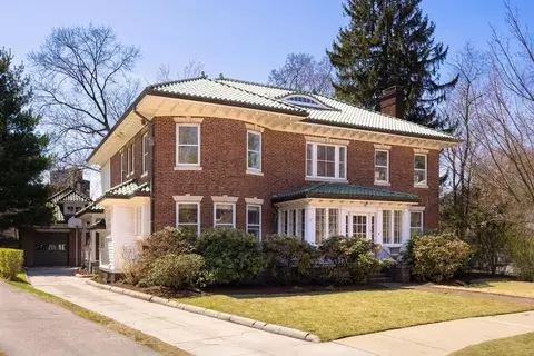 87 Crowninshield Rd, Brookline, MA 02446 photo 2