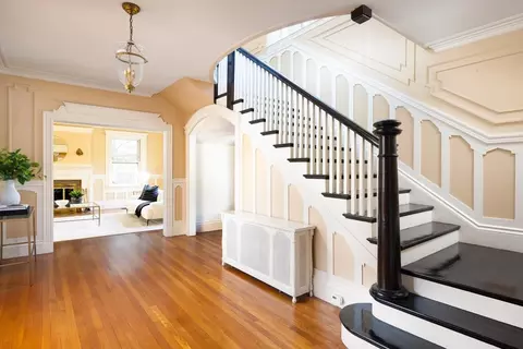 87 Crowninshield Rd, Brookline, MA 02446 photo 5