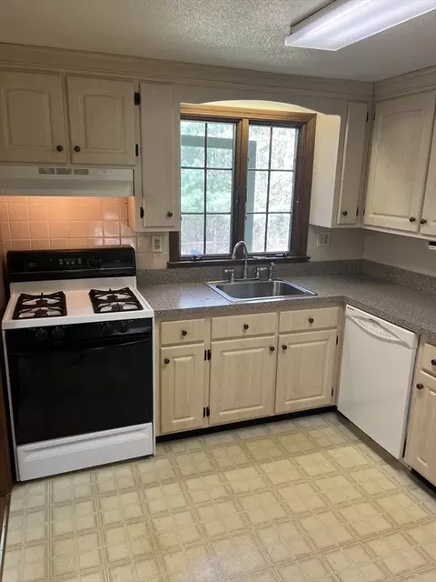 291 Ware St, Mansfield, MA 02048 photo 11