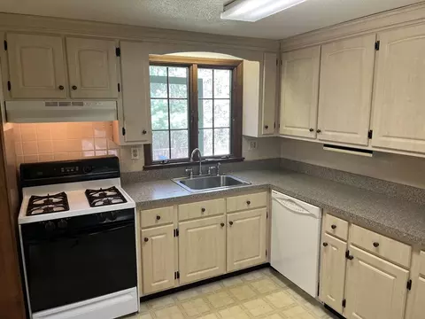 291 Ware St, Mansfield, MA 02048 photo 10