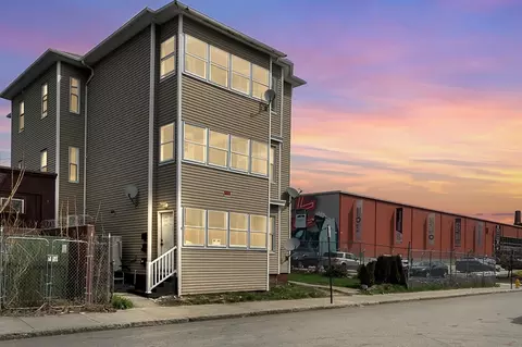 8 Pond St, Worcester, MA 01604