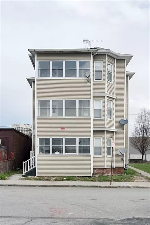 8 Pond St, Worcester, MA 01604 photo 4