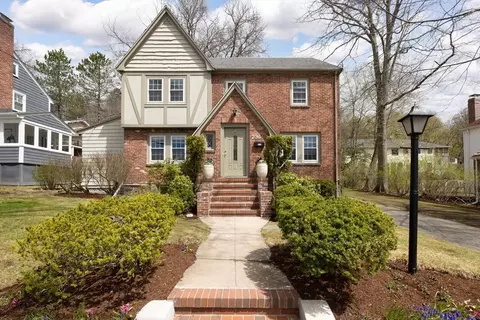 236 Beverly Rd, Chestnut Hill, MA 02467