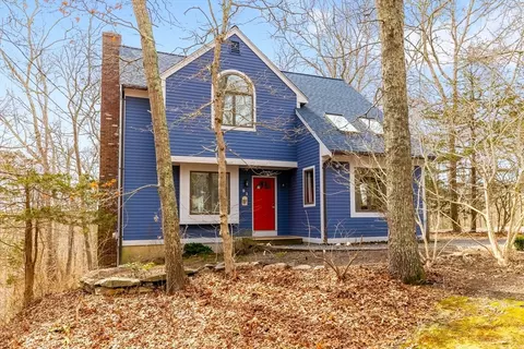 21 Braeside Rd, Falmouth, MA 02540