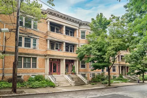 90 Naples Rd #1, Brookline, MA 02446