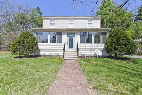 8 Dewey St, Lancaster, MA 01523