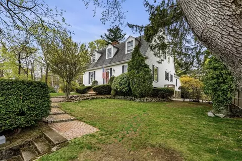 76 Green St, Marblehead, MA 01945