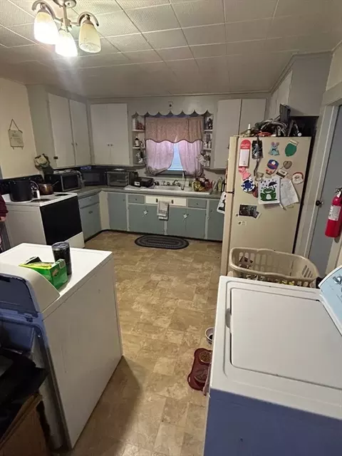 Kitchen - 28 E Main St, Webster, MA 01570 photo 3 of 5