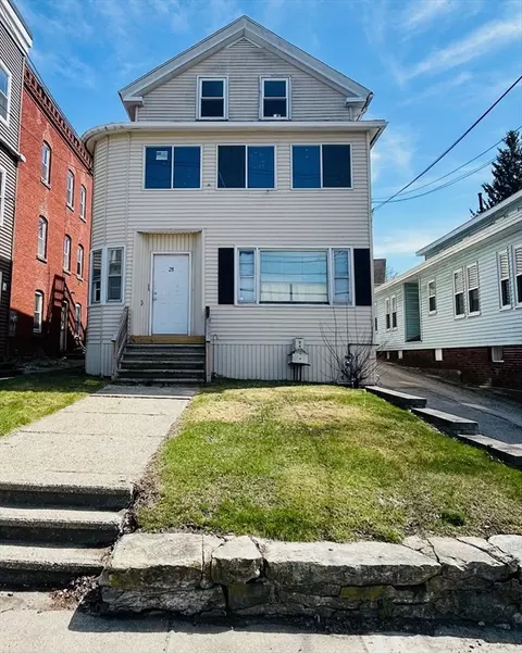 28 E Main St, Webster, MA 01570
