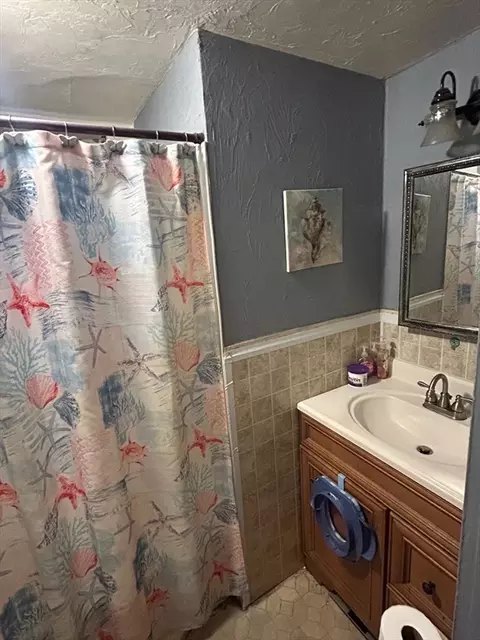 Bath - 28 E Main St, Webster, MA 01570 photo 3 of 5