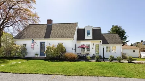 2 Mitchell Rd, Marblehead, MA 01945 photo 2