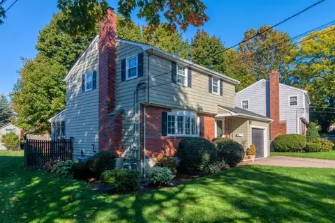 18 Lorraine Ter, Marblehead, MA 01945
