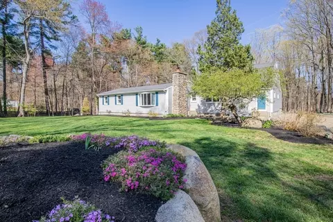 3 Old Log Ln, Bellingham, MA 02019
