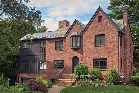 82 Kenilworth St, Newton, MA 02458