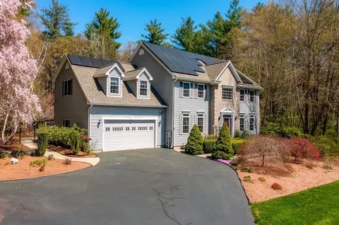 5 Golden Cir, Southampton, MA 01073