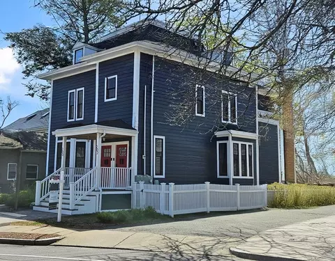 202 Crafts St #202, Newton, MA 02460