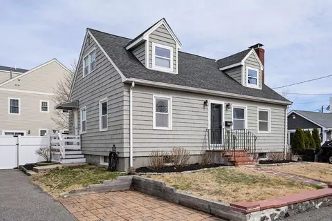 1 Sunset Ln, Dorchester Center, MA 02124