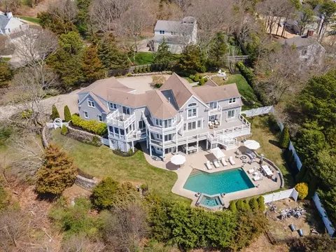 24 Briar Ln, Barnstable, MA 02668