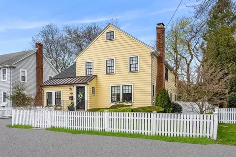 13 Thompson Rd, Marblehead, MA 01945