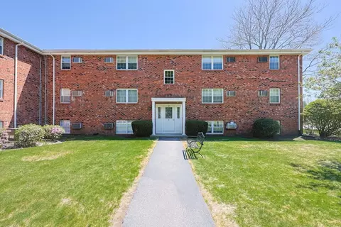 89 Pleasant St #D3, Medfield, MA 02052