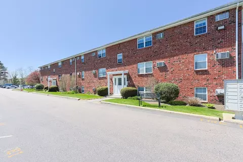91 Pleasant St #B10, Medfield, MA 02052