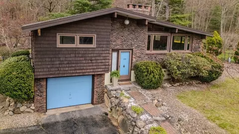 130 Farm St, Wakefield, MA 01880