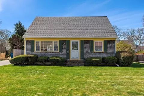 21 Harrington St, Teaticket, MA 02536