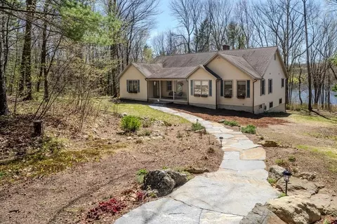 45 Briar Hill Rd, Williamsburg, MA 01096