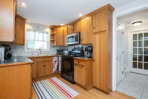 9 Macarthur Blvd, Danvers, MA 01923 photo 6