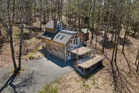 11 Shutesbury Rd, Leverett, MA 01054