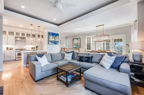 425 E 6th St # 1, Boston, MA 02127