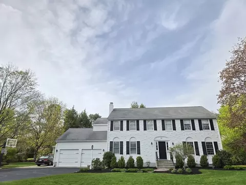 61 Eisenhower Cir, Wellesley, MA 02482
