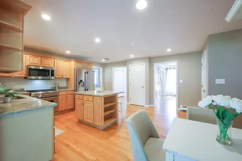Kitchen - 16 Jasons Path, Walpole, MA 02081 photo 2 of 2
