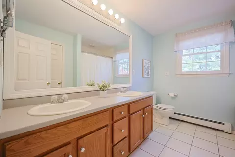 Bath - 16 Jasons Path, Walpole, MA 02081 photo 4 of 5