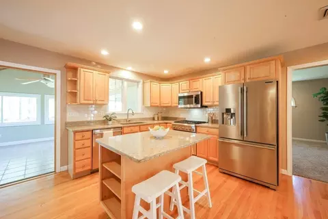 Kitchen - 16 Jasons Path, Walpole, MA 02081 photo 1 of 2