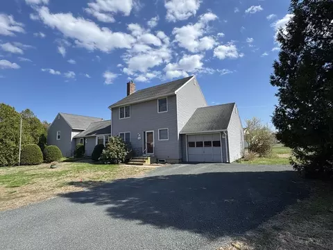 4 Meadow Oak Ln #B, Deerfield, MA 01373